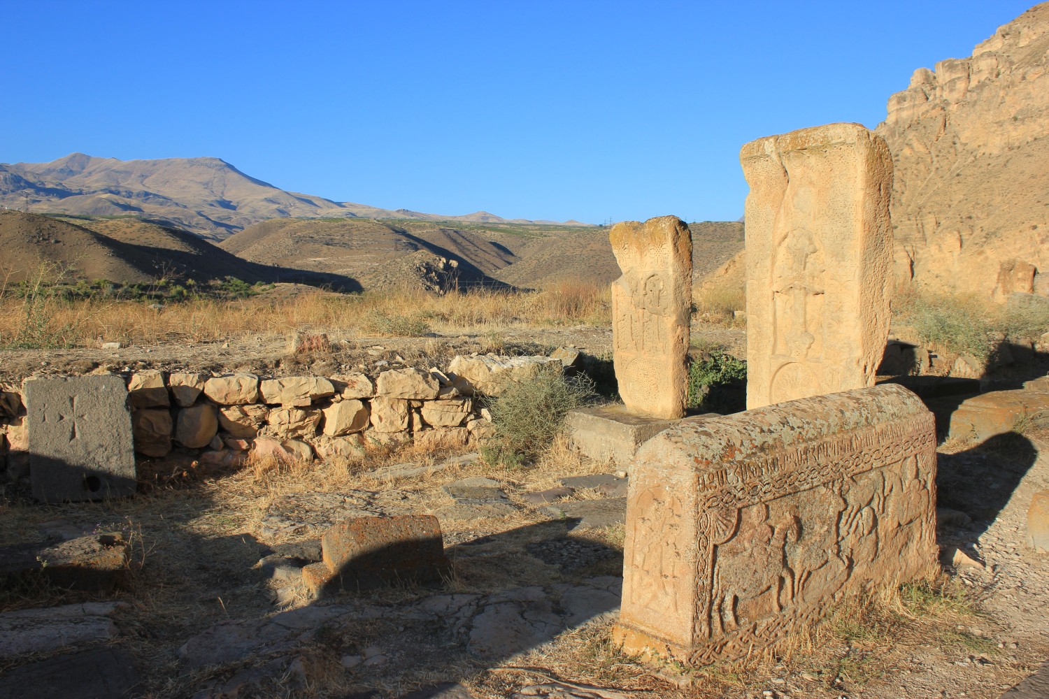 Areni (Արենի, Арени) (Photo license CC-BY-SA 3.0)